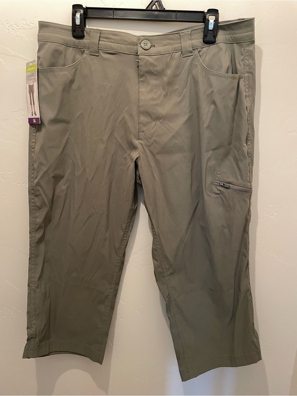Eddie Bauer Olive Green Women's Rainier Cropped Cargo Pants - Picture 1 of 3